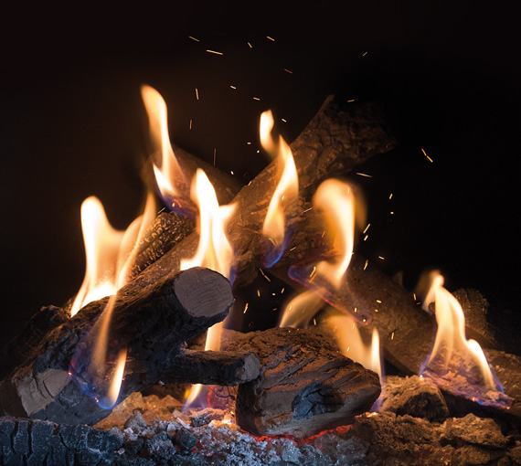 Une imitation parfaite d'un feu de bois dans un foyer gaz dans le Rhône